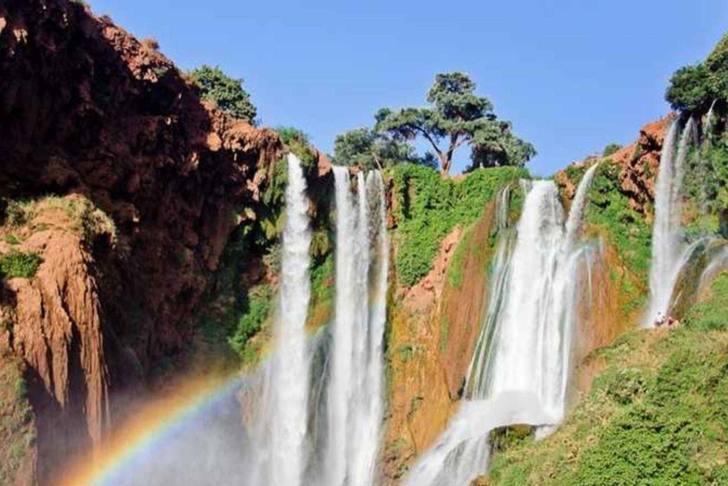 Ab Marrakesch: Geführte Tour zu den Ouzoud-Wasserfällen mit Bootsfahrt