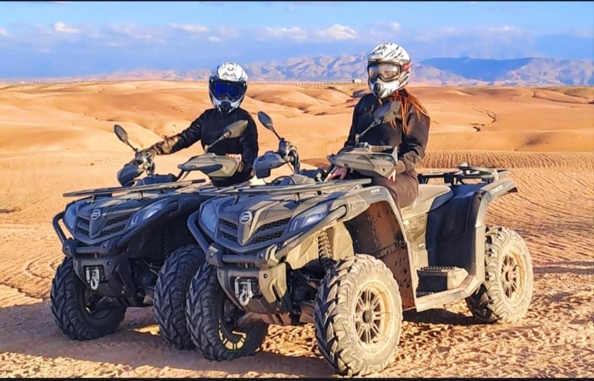 Marrakesh: Agafay-ørkenen med kamel, firhjuling og middagsshow — photo 2 of 15