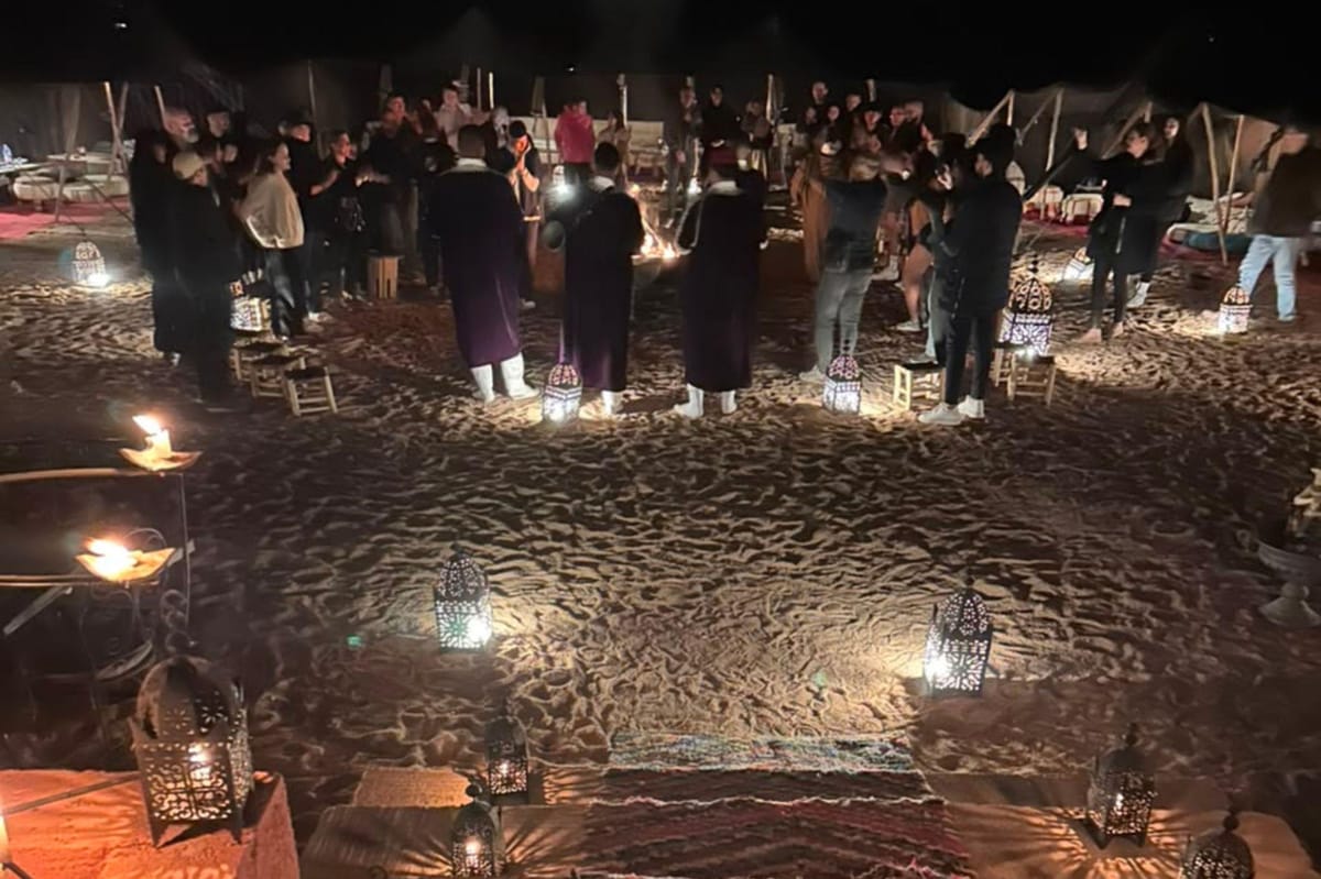 Kamelritt in der Agafay-Wüste mit Abendessen und Live-Show-Erlebnis — photo 2 of 11