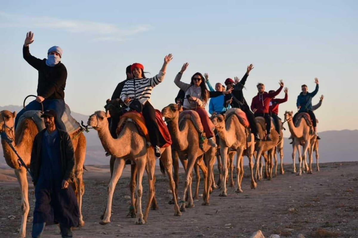 Marrakesch: Agafay-Wüste im Abendrot, Kamelritt und Dinner-Show — photo 2 of 15