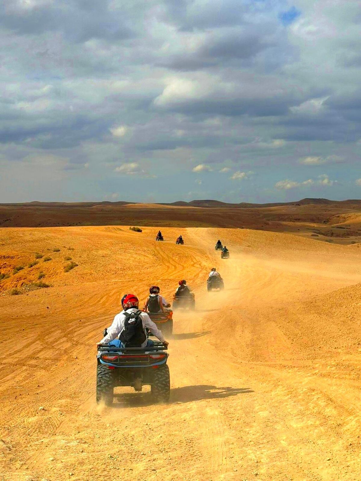 Tour in quad nel deserto di Agafay, tramonto e cena romantica con spettacolo — photo 2 of 15