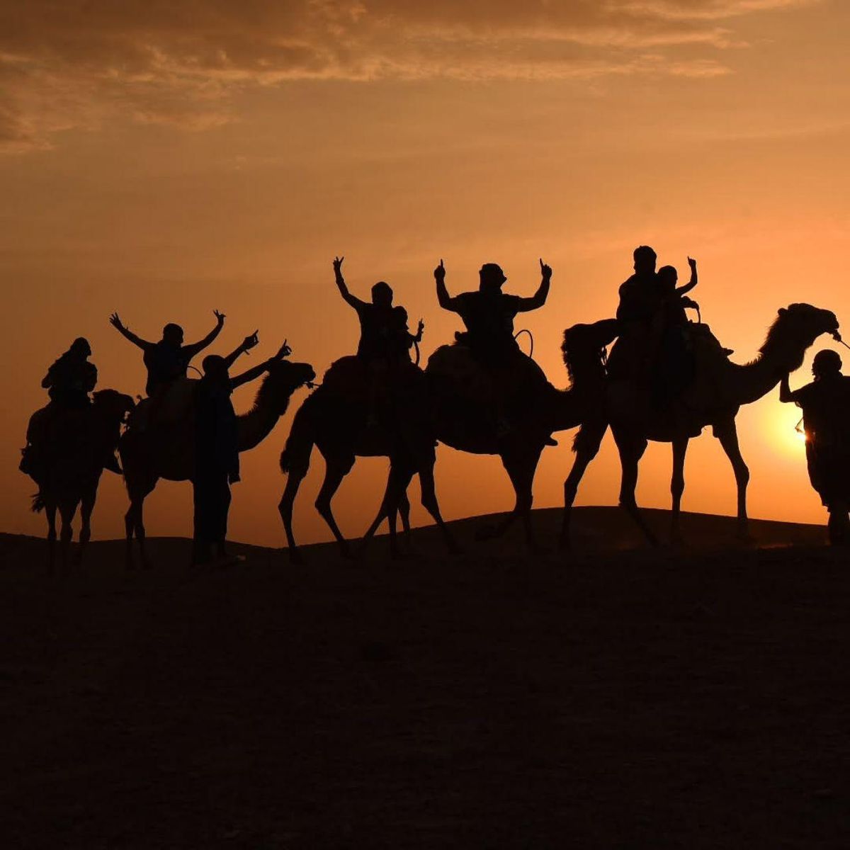 Ab Marrakesch: Familien-Kamelritt in der Agafay-Wüste mit Blick auf den Sonnenuntergang — photo 1 of 15