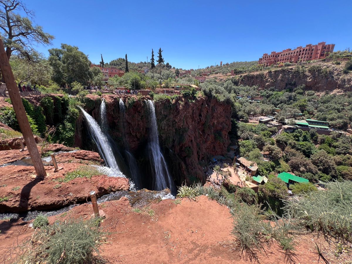 Von Marrakesch: Ouzoud-Wasserfälle mit ortskundigem Guide und Bootsfahrt — photo 2 of 15