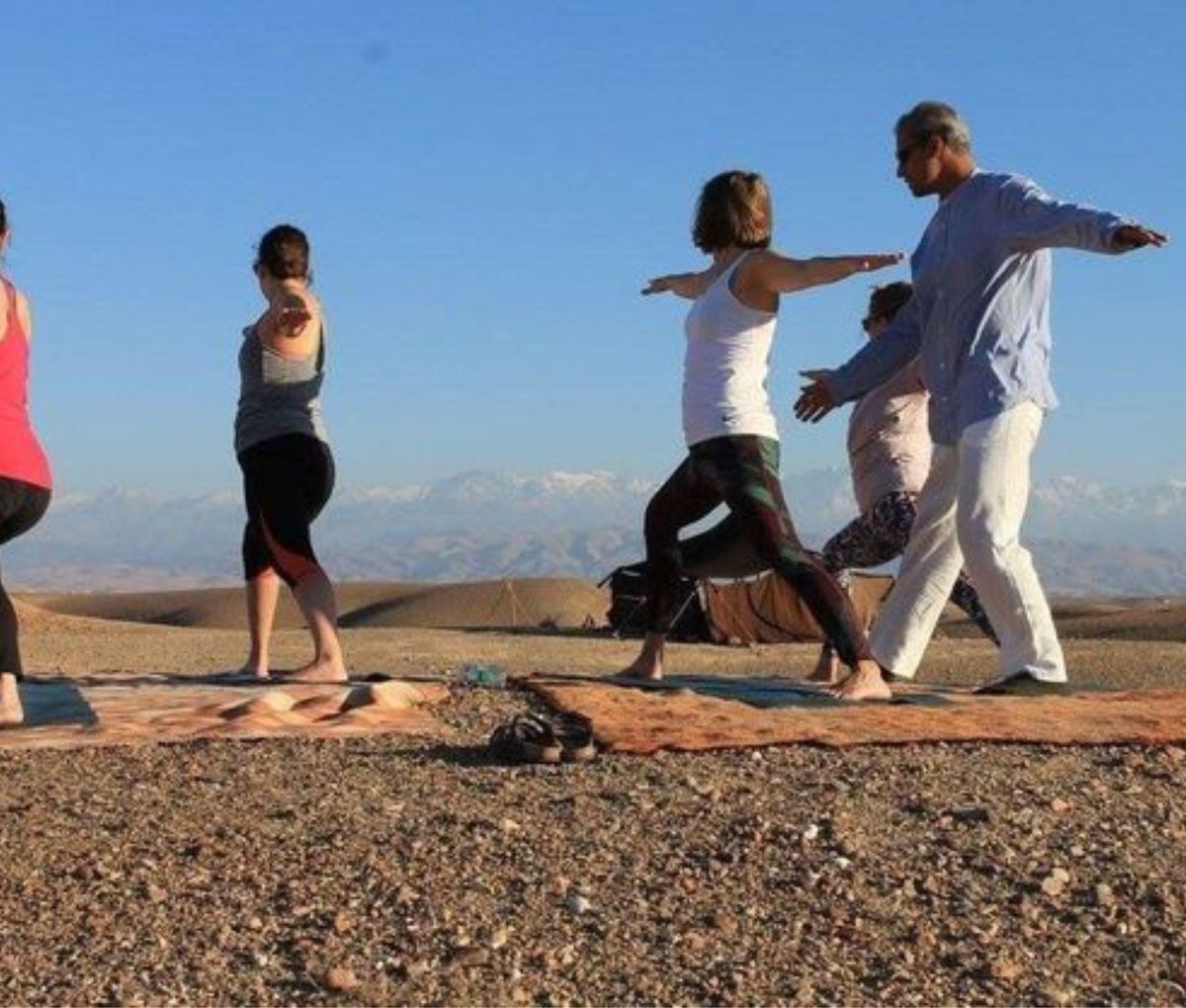 Agafay-Wüste: Familien-Yoga zum Sonnenaufgang & Frühstück — photo 2 of 6