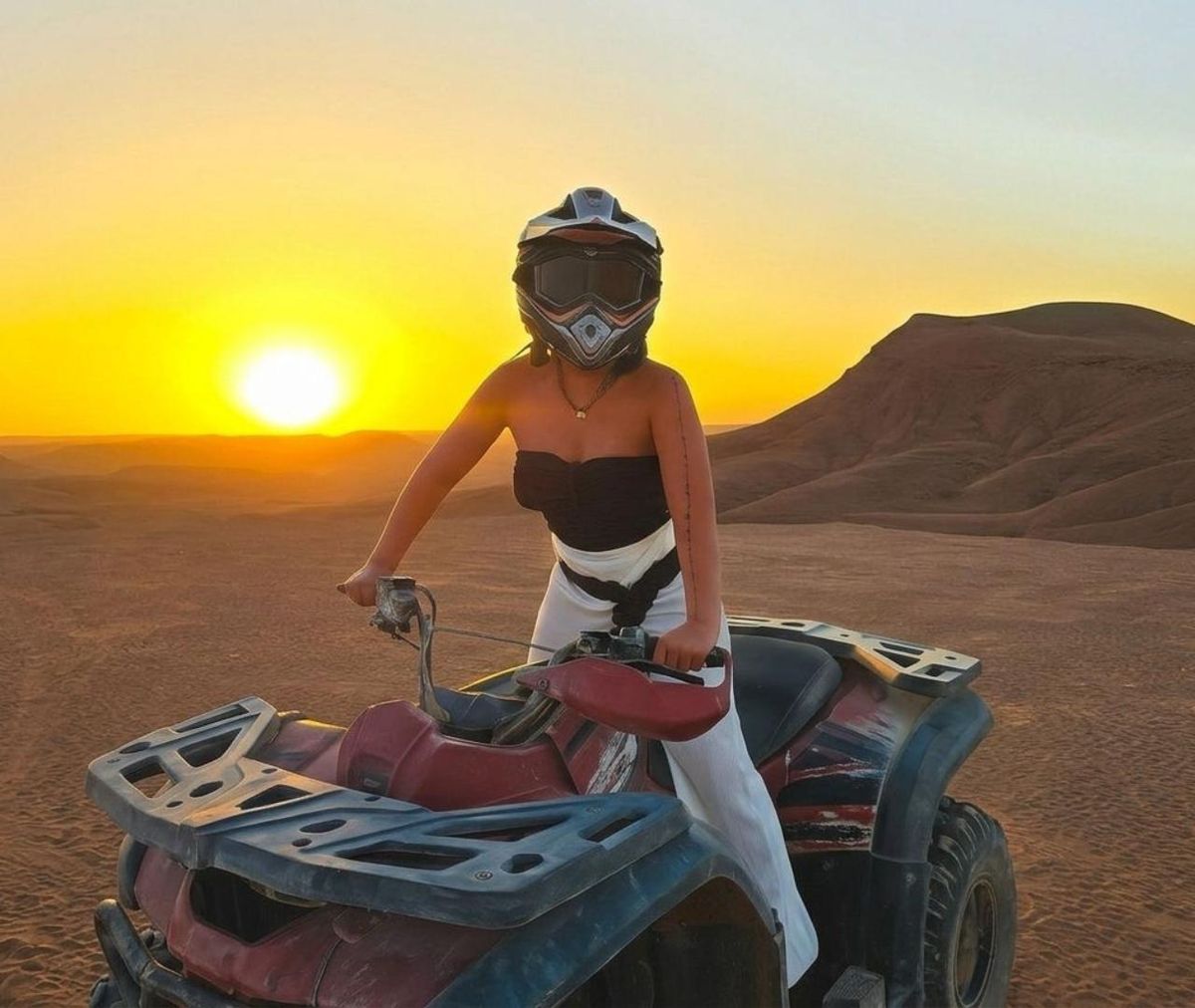 Deserto di Agafay: corsa in quad, giro sul cammello, cena al tramonto e spettacolo di fuoco — photo 2 of 15