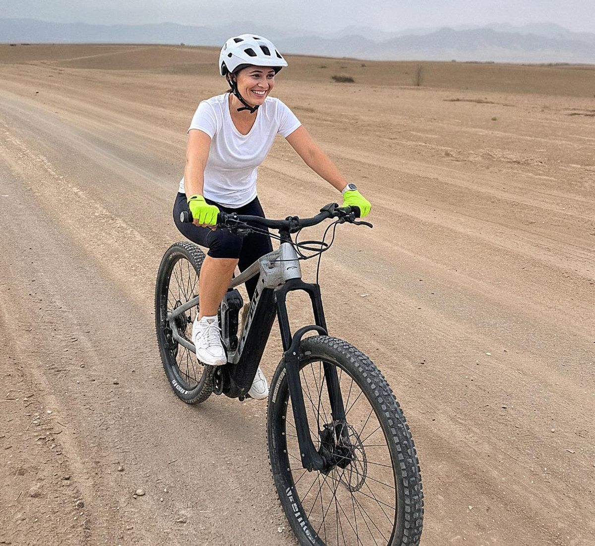Marrakesch: Wüste von Agafay, E-Bike 2 Std., offizielles und registriertes Reisebüro — photo 2 of 5