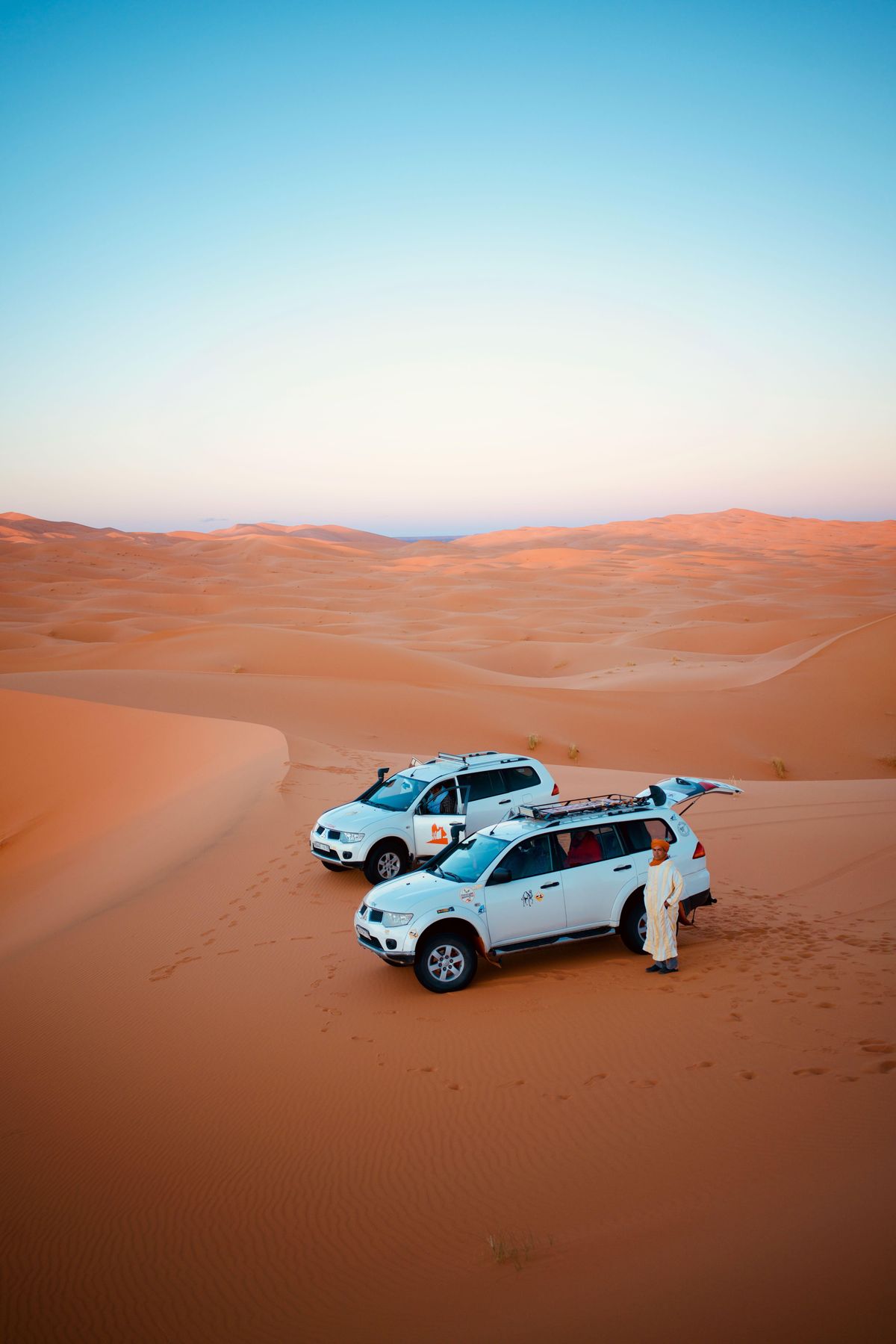 Merzouga: Dünenfahrt-Abenteuer im Geländewagen mit Blick auf den Sonnenuntergang — photo 2 of 5