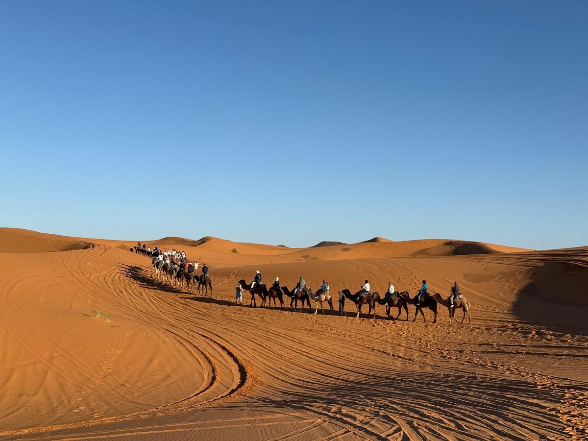 Merzouga: Kamelritt & Abendessen im Wüstencamp mit Rückfahrt im Geländewagen — photo 2 of 15