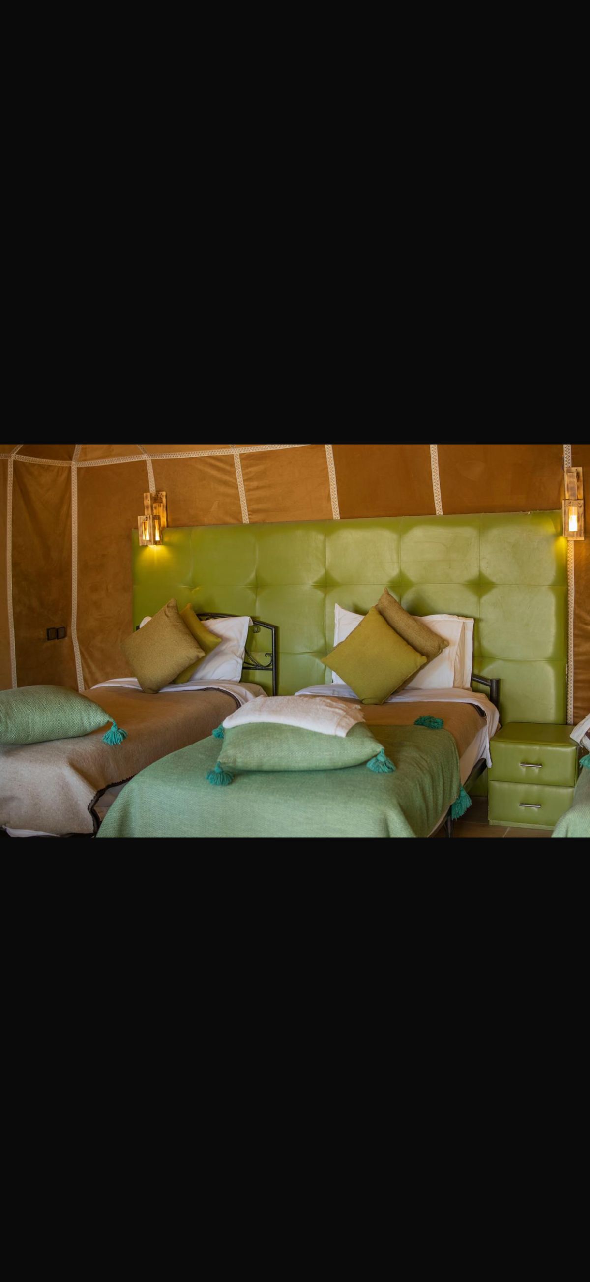 Merzouga: Wüsten-Glamping mit Übernachtung, Kamelreiten & Geländewagen — photo 1 of 6