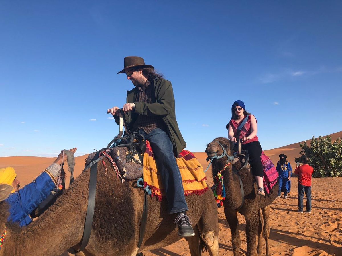 Merzouga: Übernachtung im Luxuscamp mit Kamelessen — photo 1 of 10