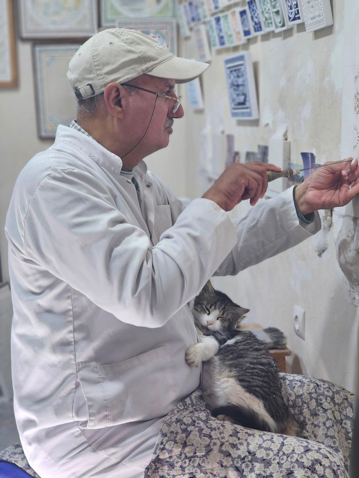 Marrakesch: Gips-Schnitz-Workshop mit einheimischem Kunsthandwerker — photo 2 of 15