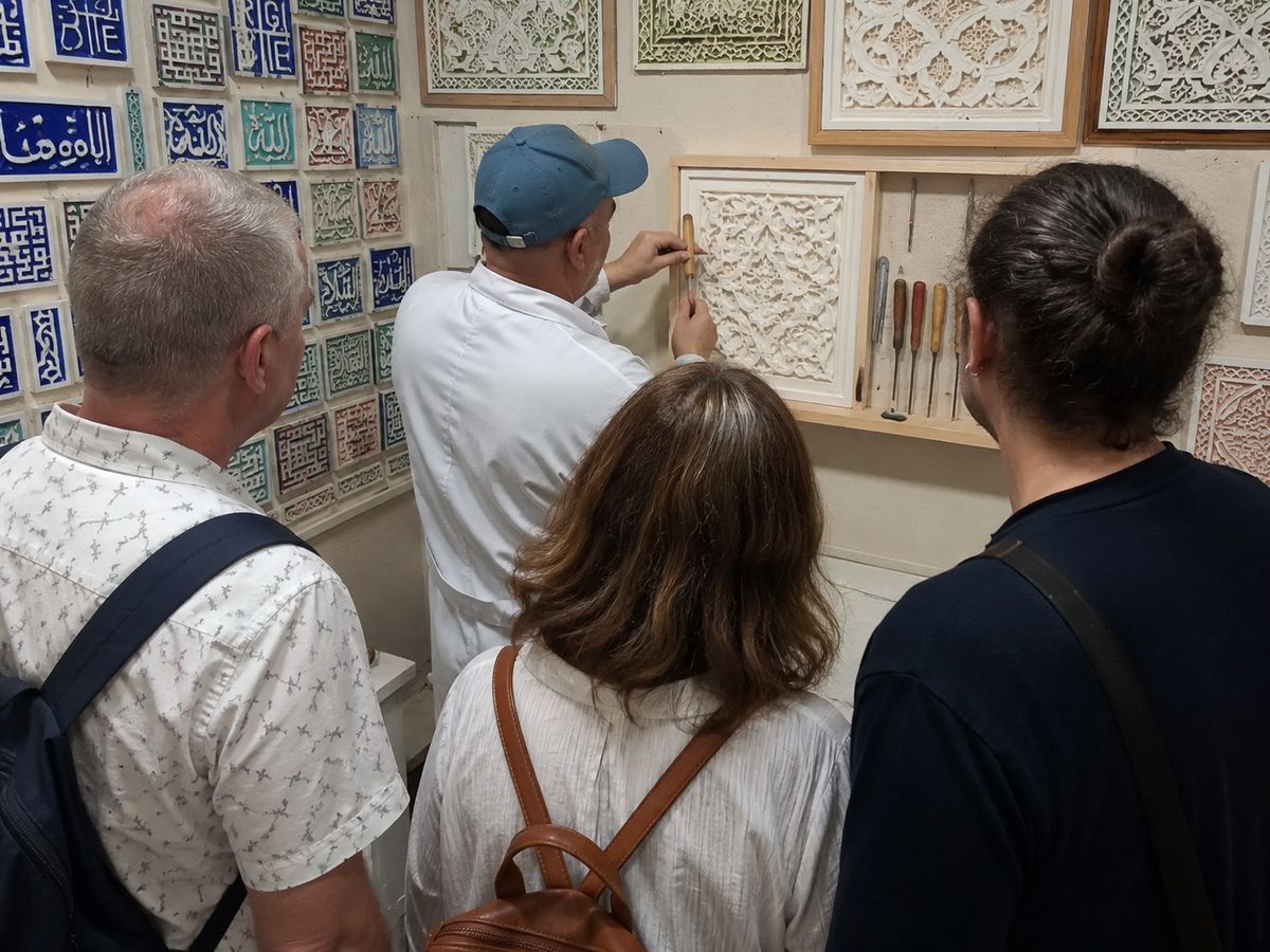 Marrakech: laboratorio di gesso e tour guidato della Madrasa Ben Youssef — photo 2 of 11