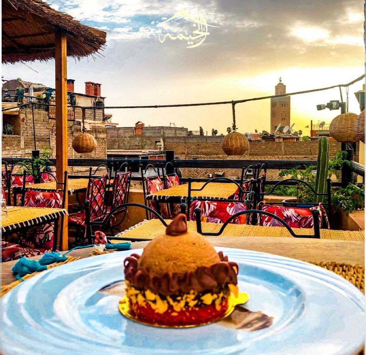 Romantisches Rooftop-Dinner bei Sonnenuntergang in Marrakesch — photo 2 of 15