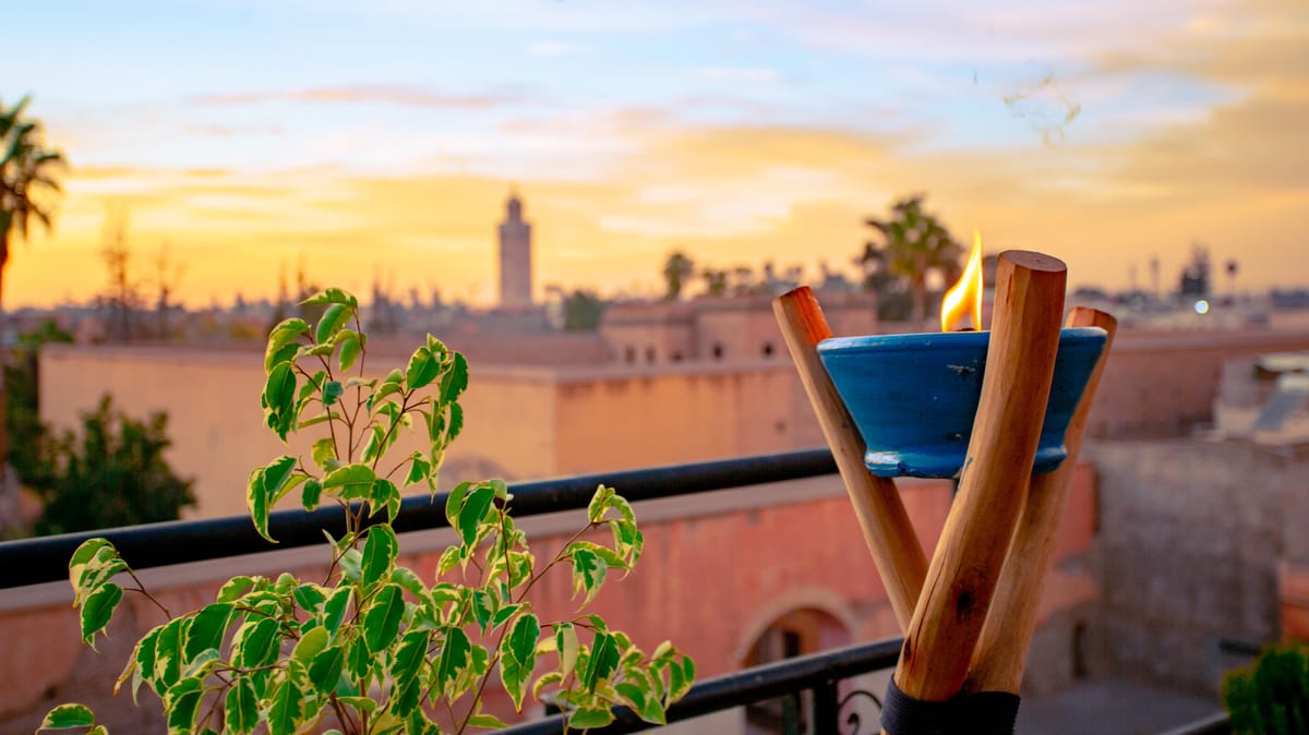 Marrakech: Abendessen auf der Dachterrasse mit Blick auf die Koutoubia — photo 2 of 15