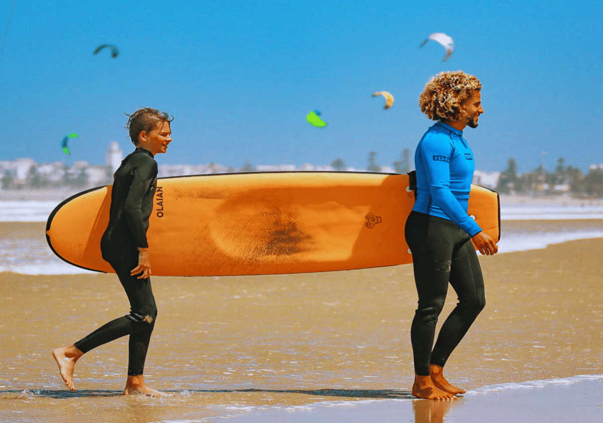 Surfkurs und Mittagessen auf einer Tagestour von Marrakesch nach Essaouira — photo 2 of 15
